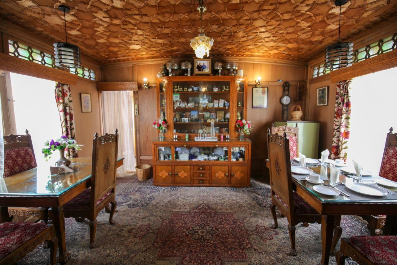 The Shelter Group Of Houseboats & Tour Organiser Srīnagar Exteriér fotografie