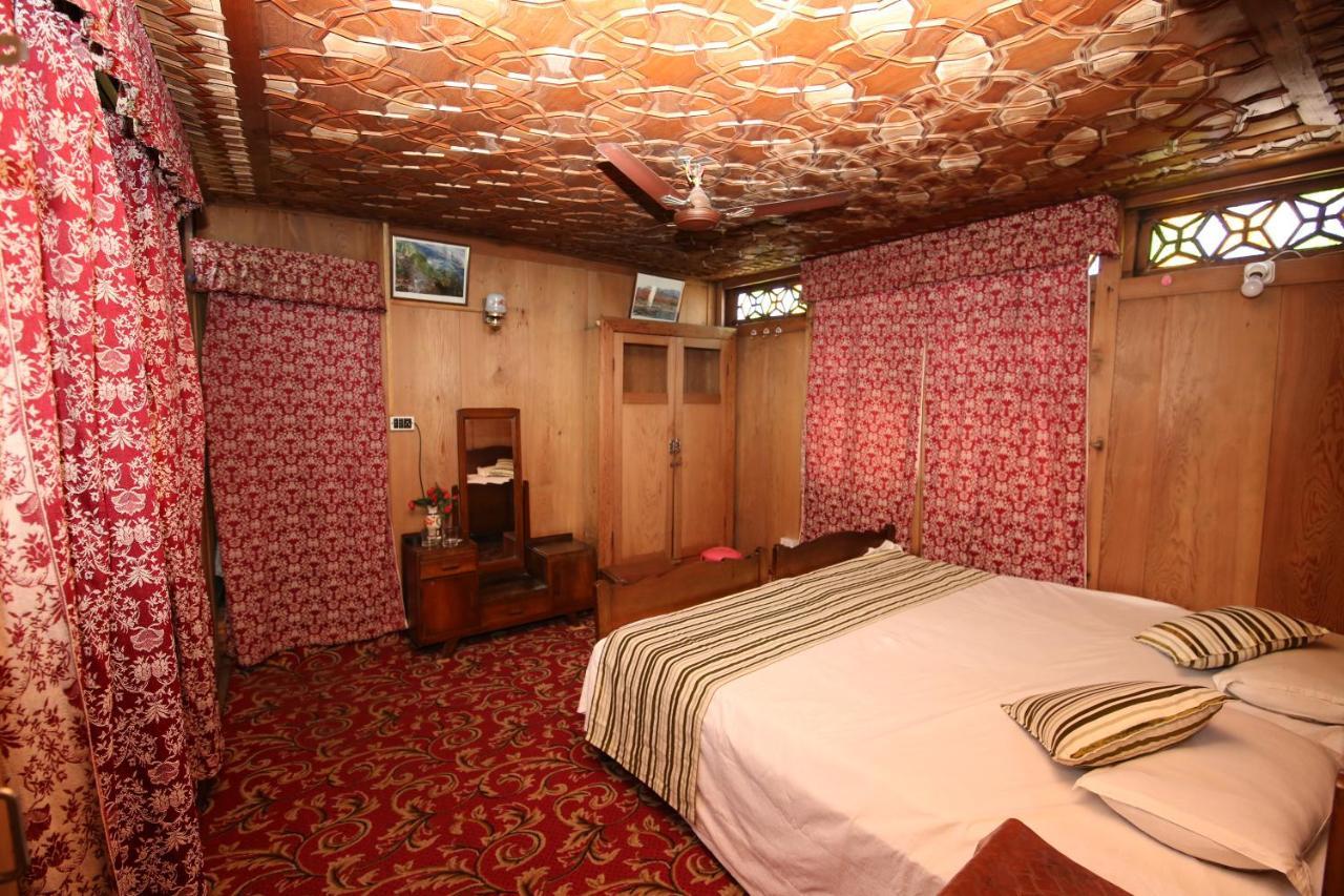 The Shelter Group Of Houseboats & Tour Organiser Srīnagar Exteriér fotografie