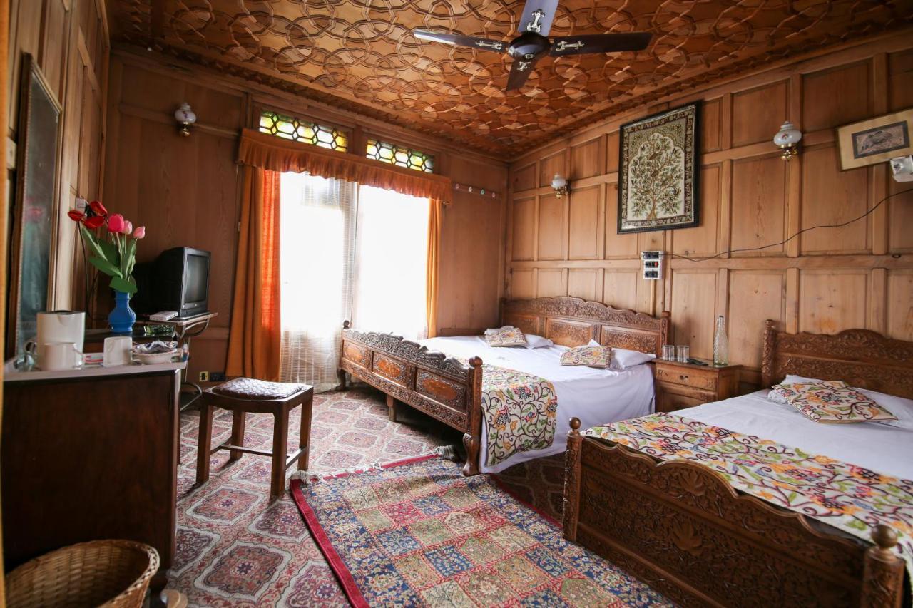 The Shelter Group Of Houseboats & Tour Organiser Srīnagar Exteriér fotografie