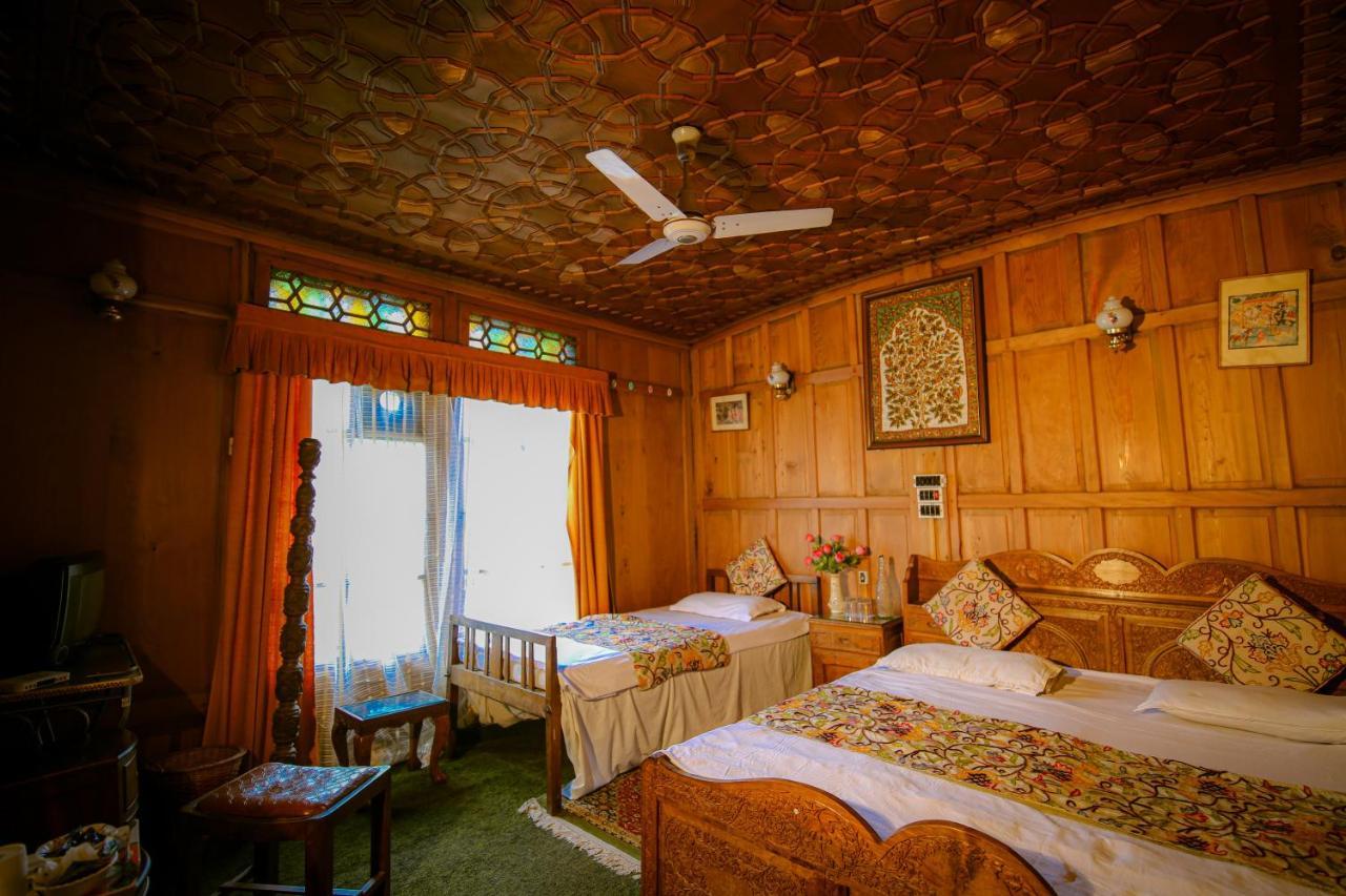 The Shelter Group Of Houseboats & Tour Organiser Srīnagar Exteriér fotografie