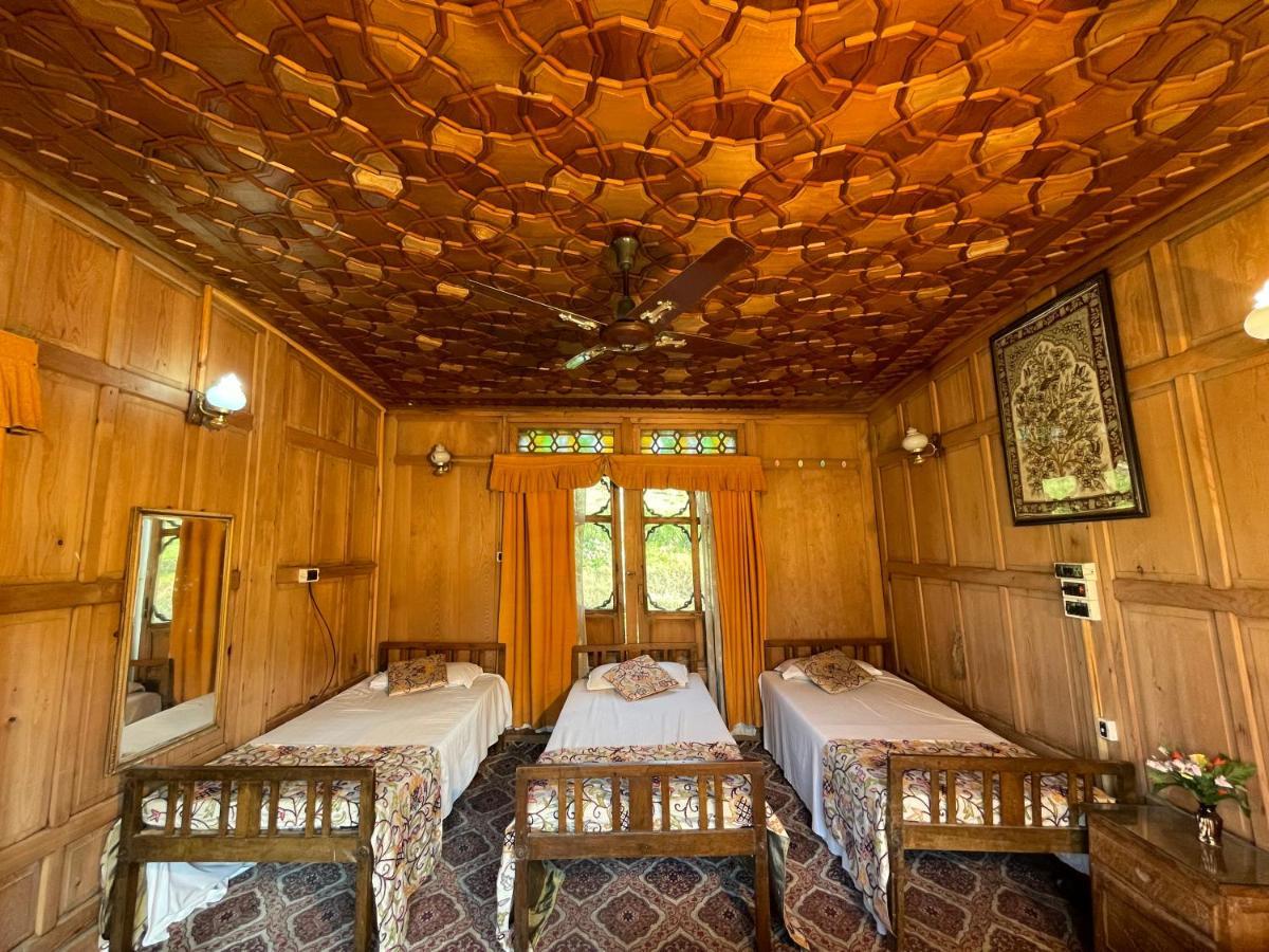 The Shelter Group Of Houseboats & Tour Organiser Srīnagar Exteriér fotografie