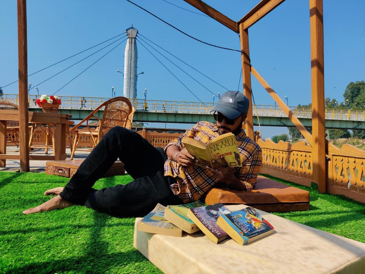 The Shelter Group Of Houseboats & Tour Organiser Srīnagar Exteriér fotografie