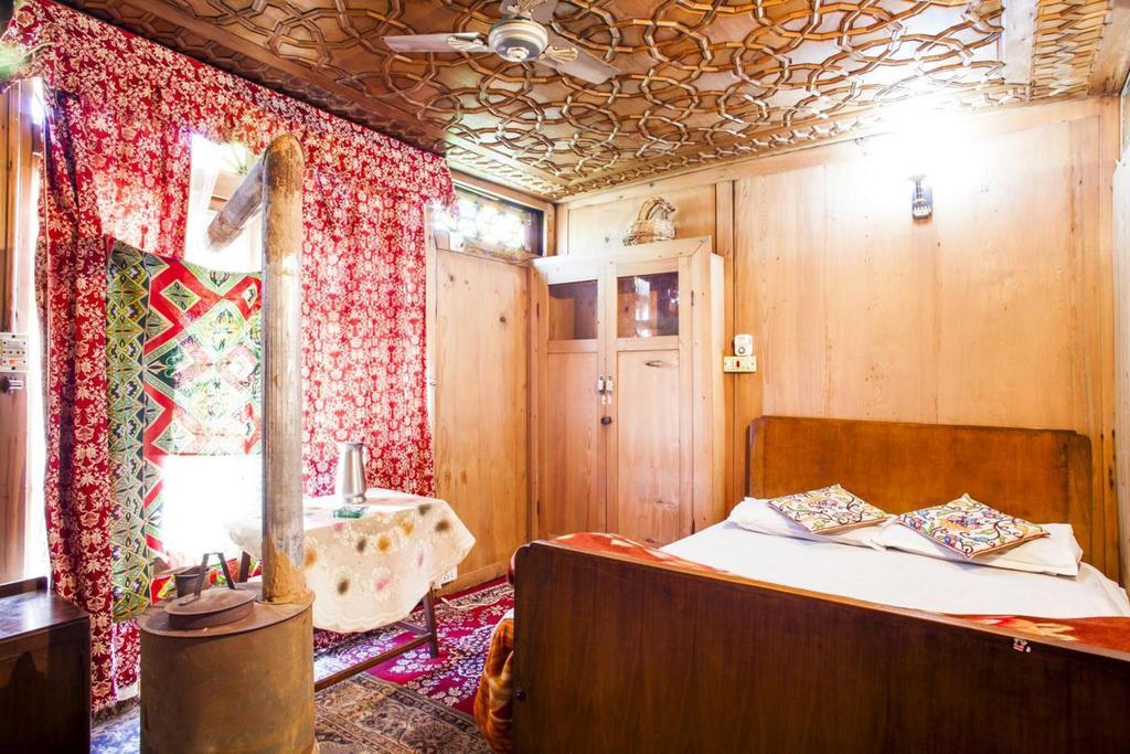 The Shelter Group Of Houseboats & Tour Organiser Srīnagar Exteriér fotografie