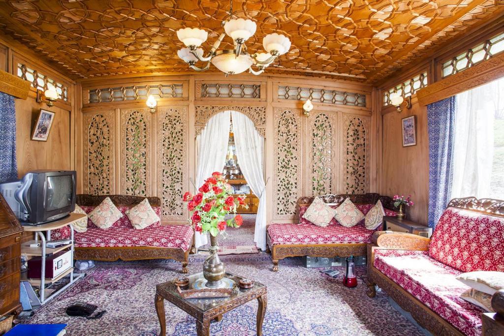 The Shelter Group Of Houseboats & Tour Organiser Srīnagar Exteriér fotografie